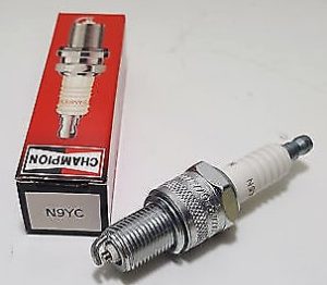 Bougie d'allumage pour les moteurs Weibang WB 1P65FE-5HP, 1P65FA-6HP et 1P70FE-7HP (SD et SDBBC)